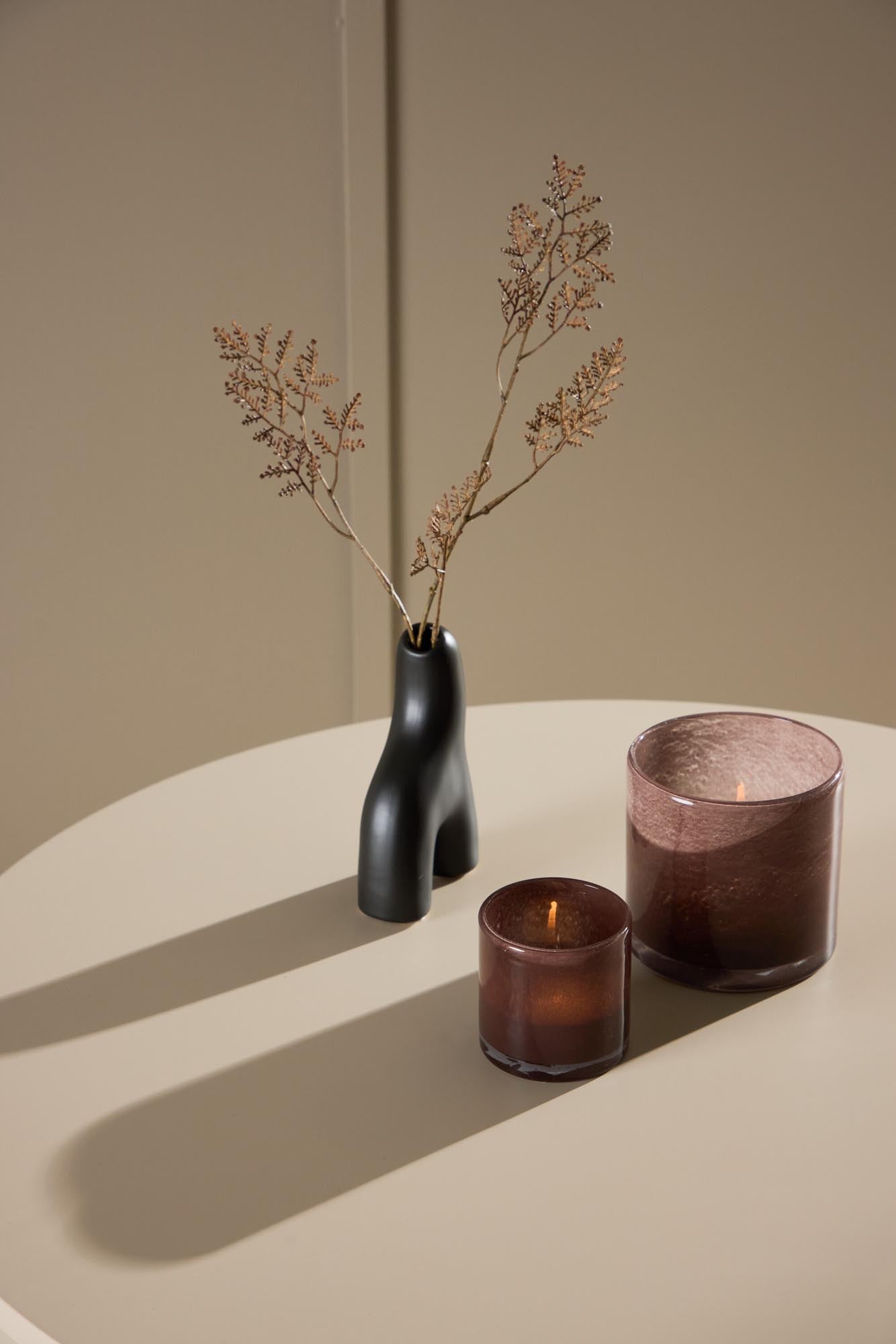 Eleganter Olivia Couchtisch von Venture Home, modernes Design, praktisch und perfekt für stilvolle Wohnräume.