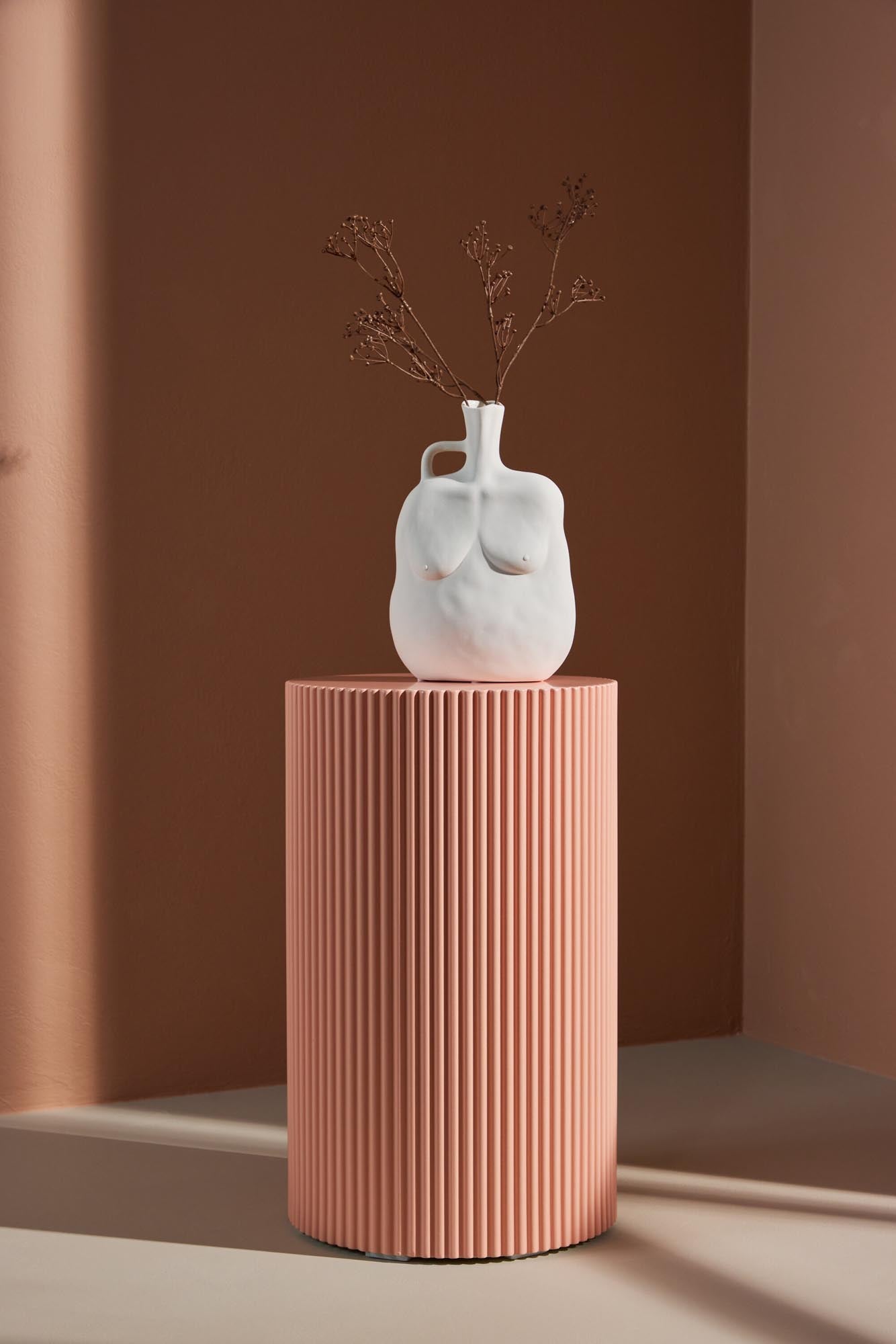 Eleganter Lenox Beistelltisch von Venture Home, modernes Design, perfekt für Wohn- oder Schlafzimmer, praktisch und platzsparend.