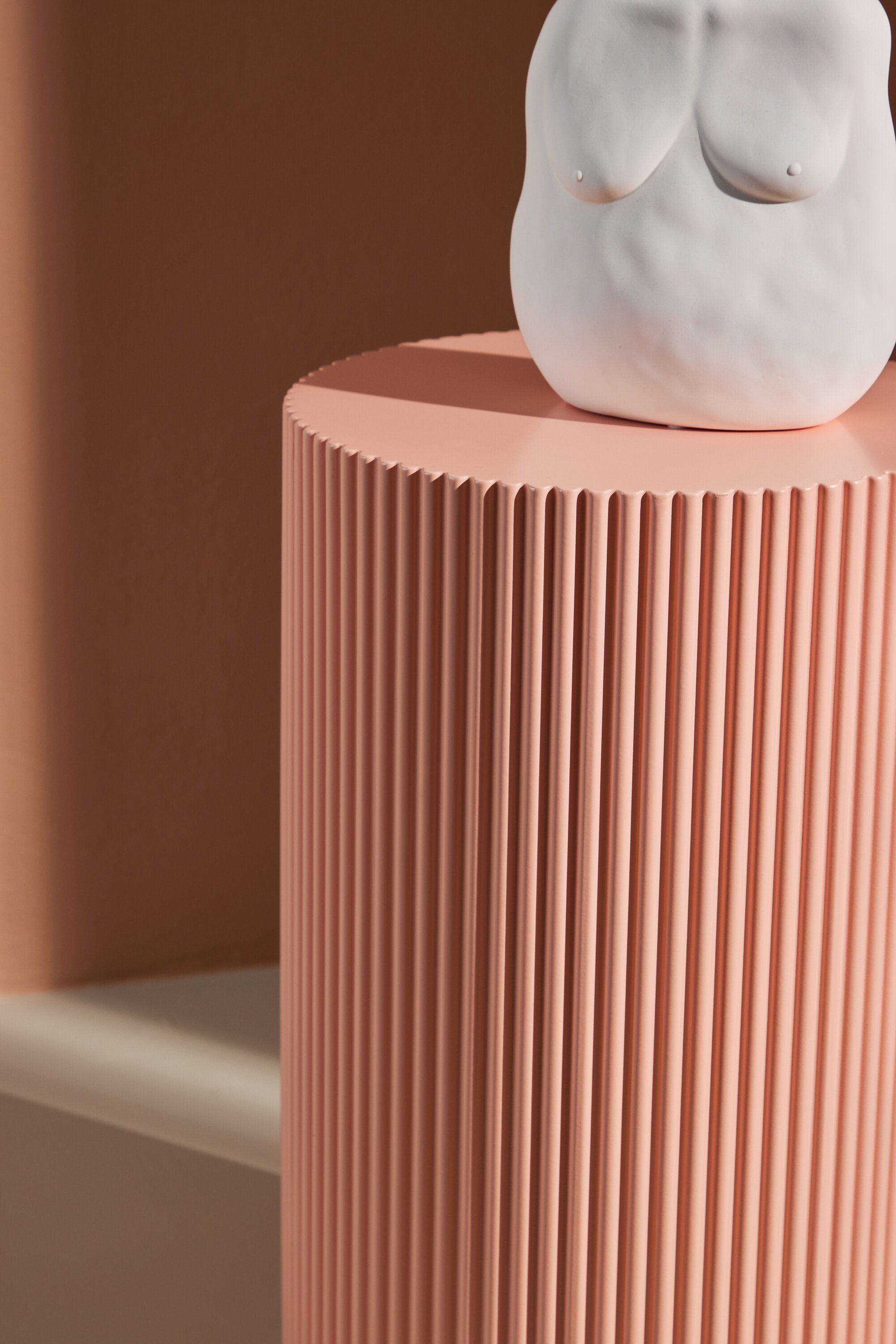 Lenox Beistelltisch in Peach präsentiert im Onlineshop von KAQTU Design AG. Beistelltisch ist von Venture Home
