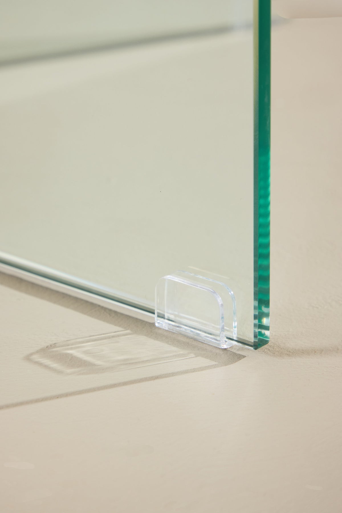Ester Sofatisch in White präsentiert im Onlineshop von KAQTU Design AG. Beistelltisch ist von Venture Home