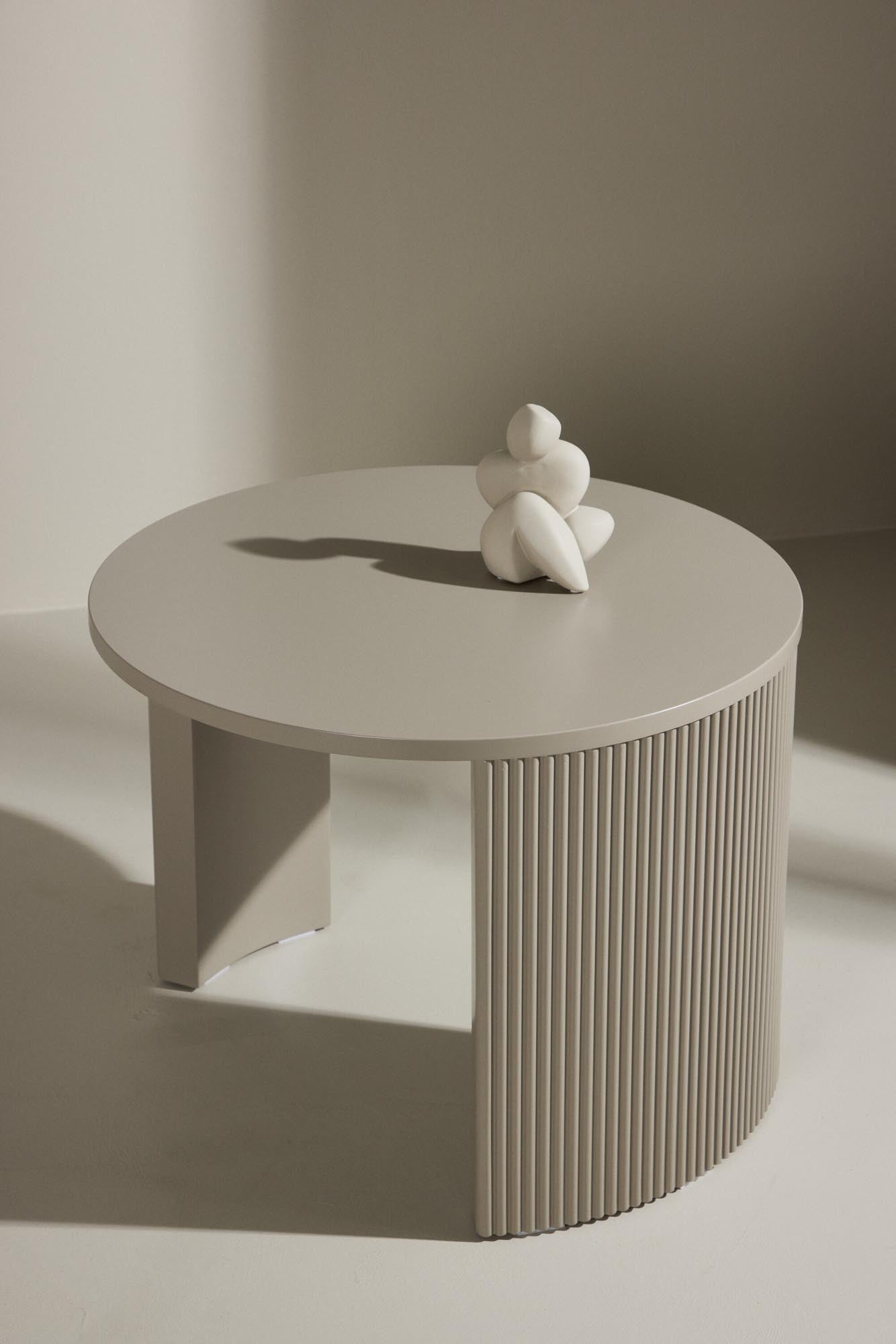 Moderner Bristol Sofatisch φ60 von Venture Home, ideal für stilvolle Wohnzimmer, mit elegantem Design und hochwertiger Verarbeitung.