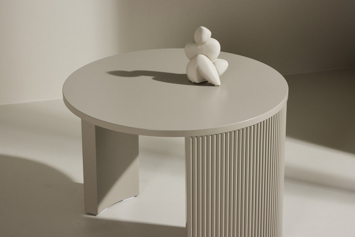 Bristol Sofa Tisch φ60 in Beige präsentiert im Onlineshop von KAQTU Design AG. Beistelltisch ist von Venture Home