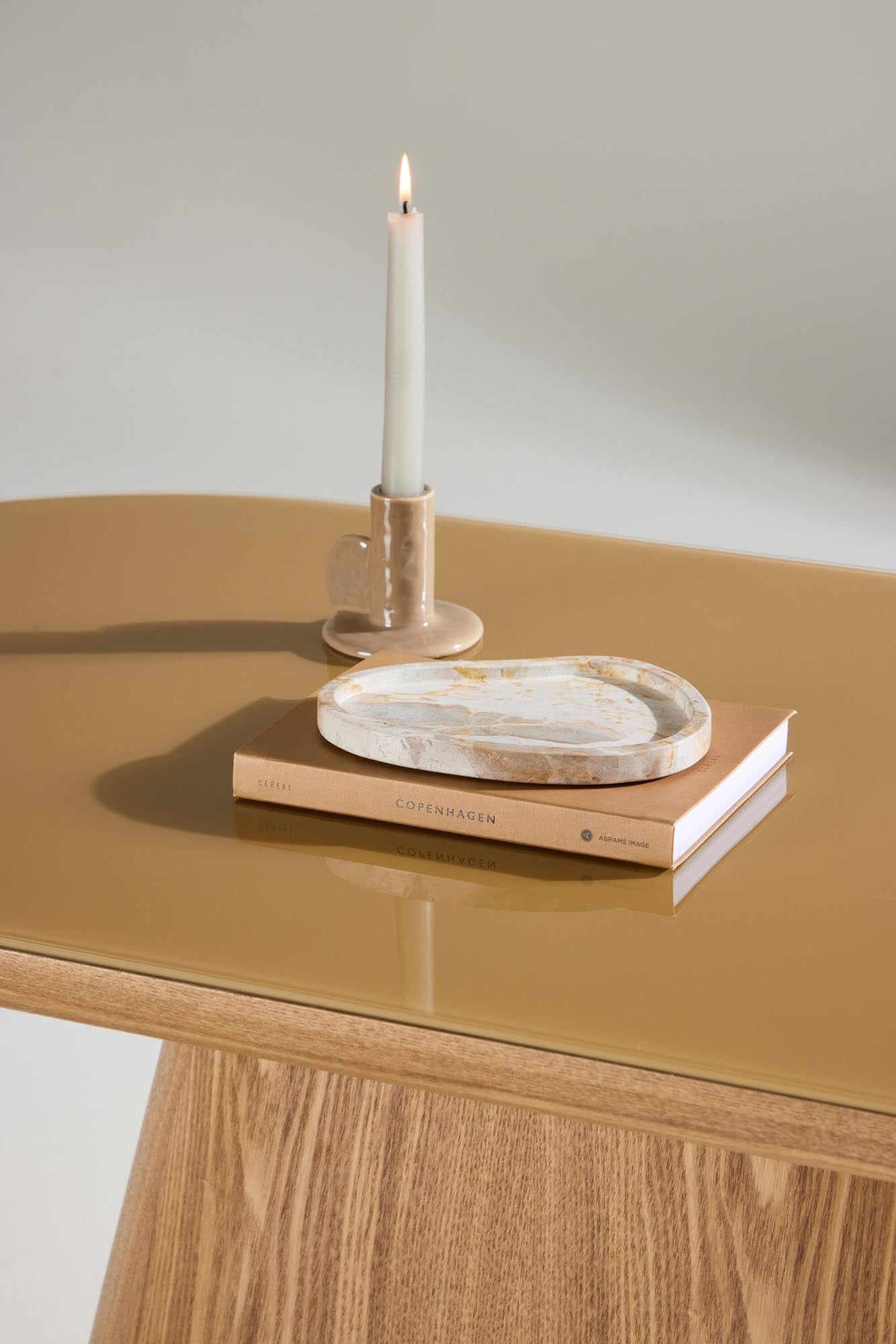 Moderner Castor Sofatisch von Venture Home, stilvolles Design, hochwertige Materialien, ideal für jedes Wohnzimmer.