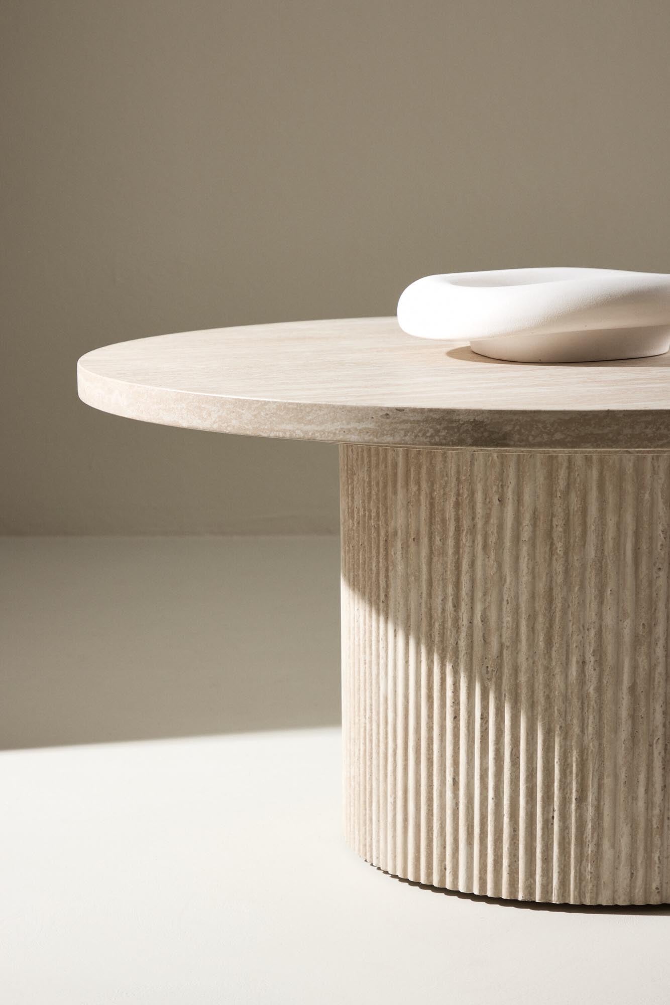 Moderner Sofatisch Härön von Venture Home, ø80 cm, stilvolles Design, ideal für Wohnzimmer, hochwertig und funktional.