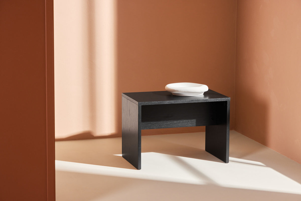 Juni Sofatisch in Schwarz präsentiert im Onlineshop von KAQTU Design AG. Beistelltisch ist von Venture Home