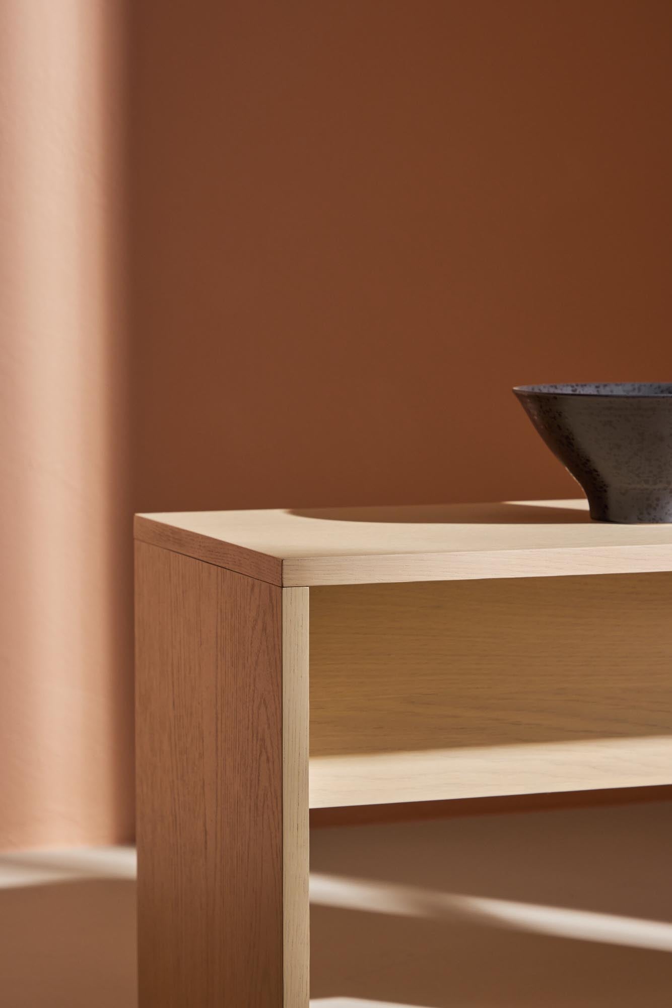 Eleganter Juni Sofatisch von Venture Home, modernes Design, erstklassige Qualität, perfekt für stilvolle Wohnräume.