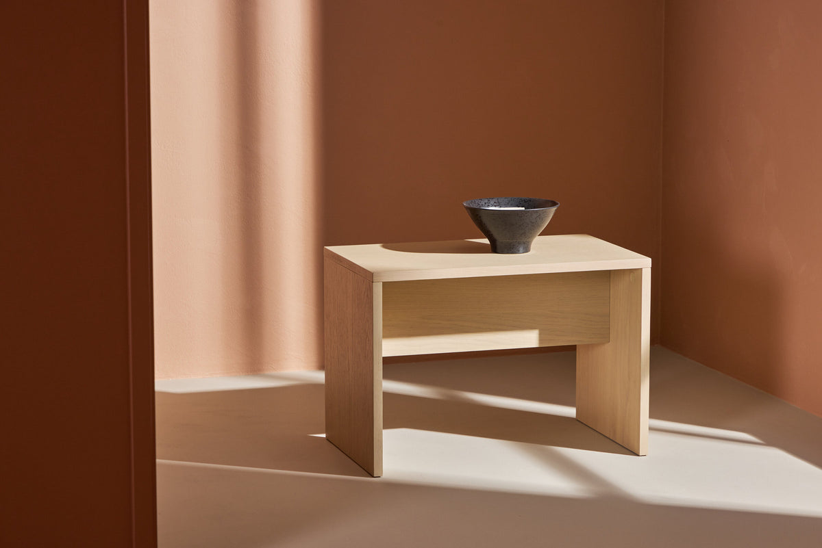 Juni Sofatisch in Whitewash präsentiert im Onlineshop von KAQTU Design AG. Beistelltisch ist von Venture Home