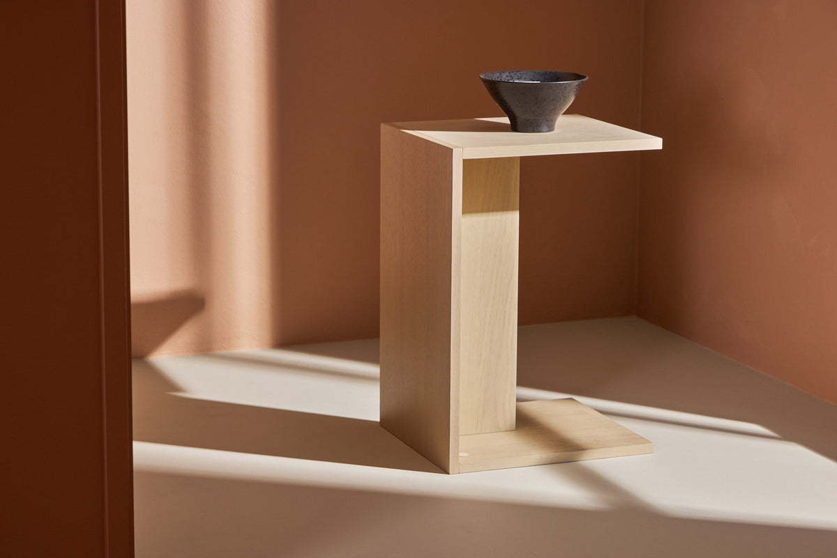 Juni Sofatisch in Whitewash präsentiert im Onlineshop von KAQTU Design AG. Beistelltisch ist von Venture Home