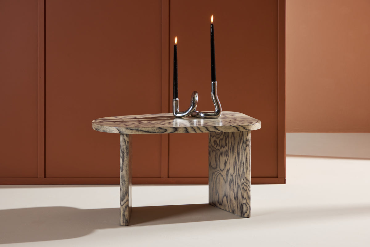 Der Grönvik Beistelltisch von Venture Home kombiniert zeitgemäße Ästhetik mit praktischer Nutzung und setzt stilvolle Akzente in Ihrem Wohnraum.