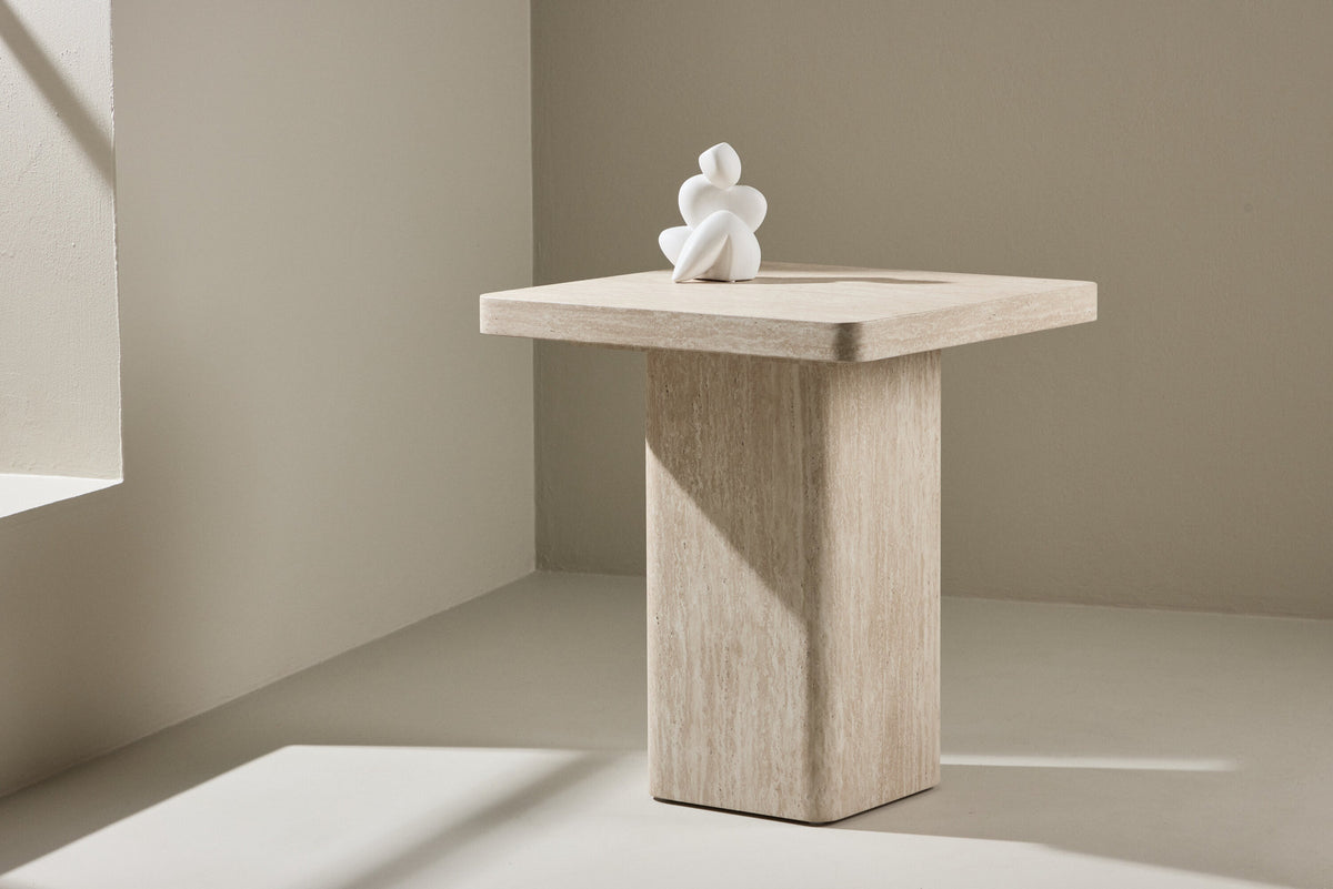 Qvart Sofa Table 50x50 in Beige präsentiert im Onlineshop von KAQTU Design AG. Beistelltisch ist von Venture Home