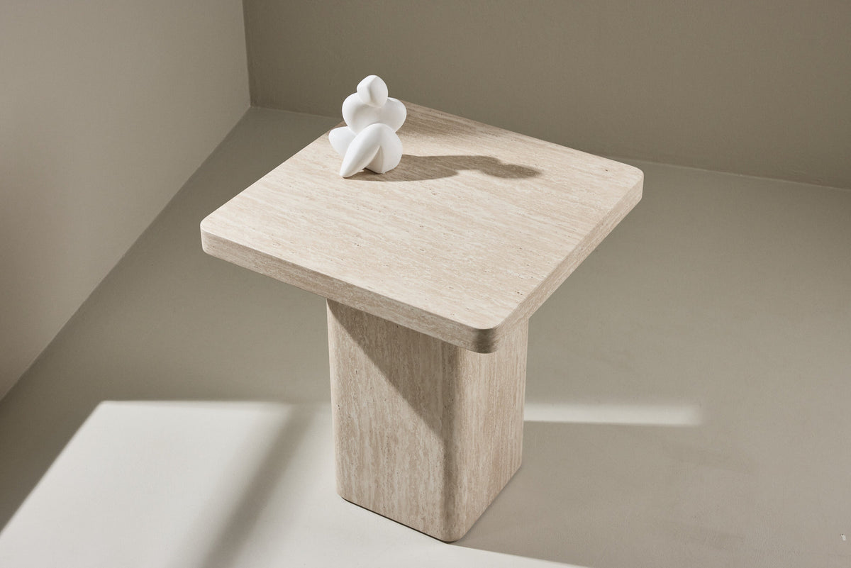 Qvart Sofa Table 50x50 in Beige präsentiert im Onlineshop von KAQTU Design AG. Beistelltisch ist von Venture Home