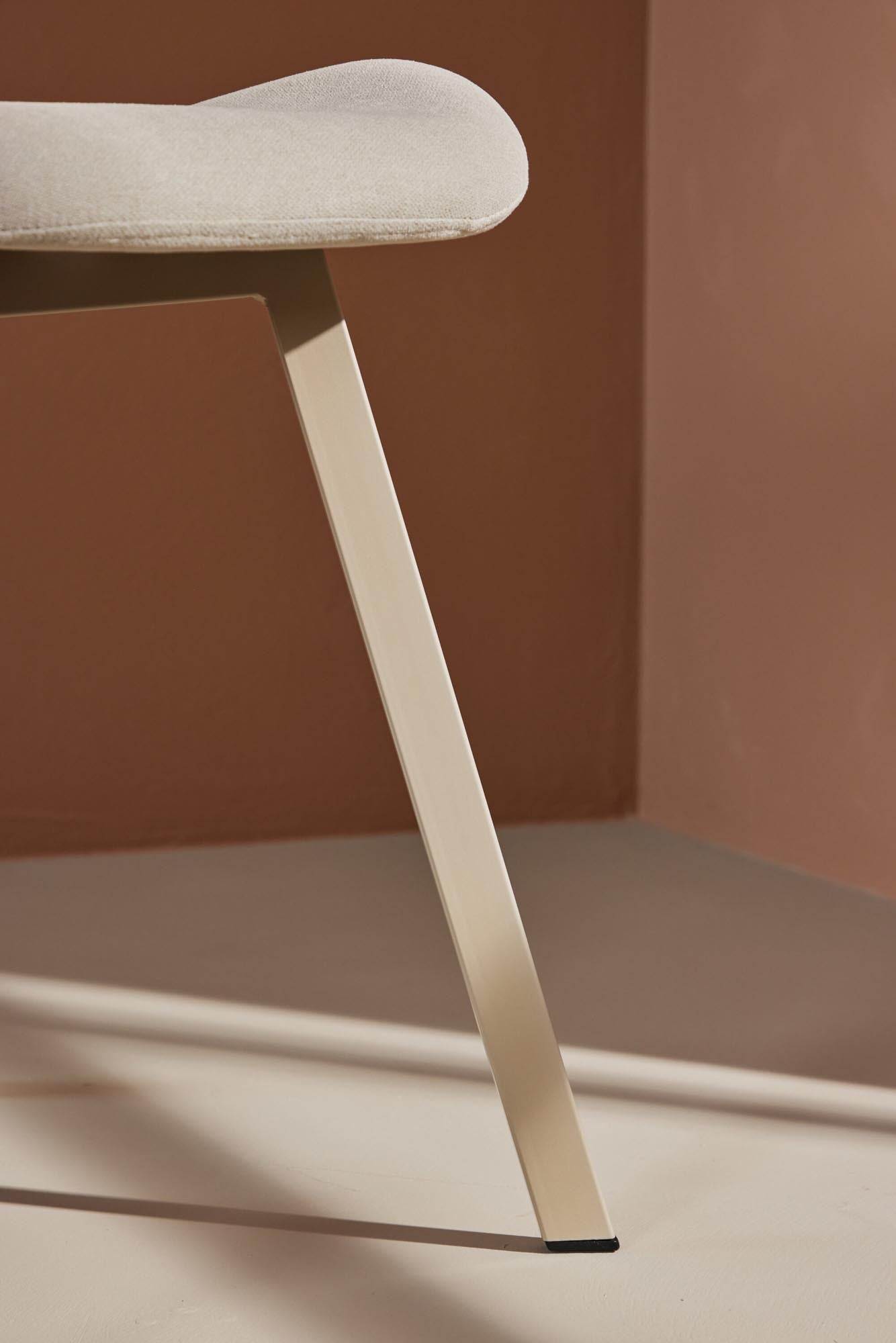 Der Lilja Esszimmerstuhl von Venture Home vereint modernes Design, hohen Komfort und Qualität für ein stilvolles Esszimmer.