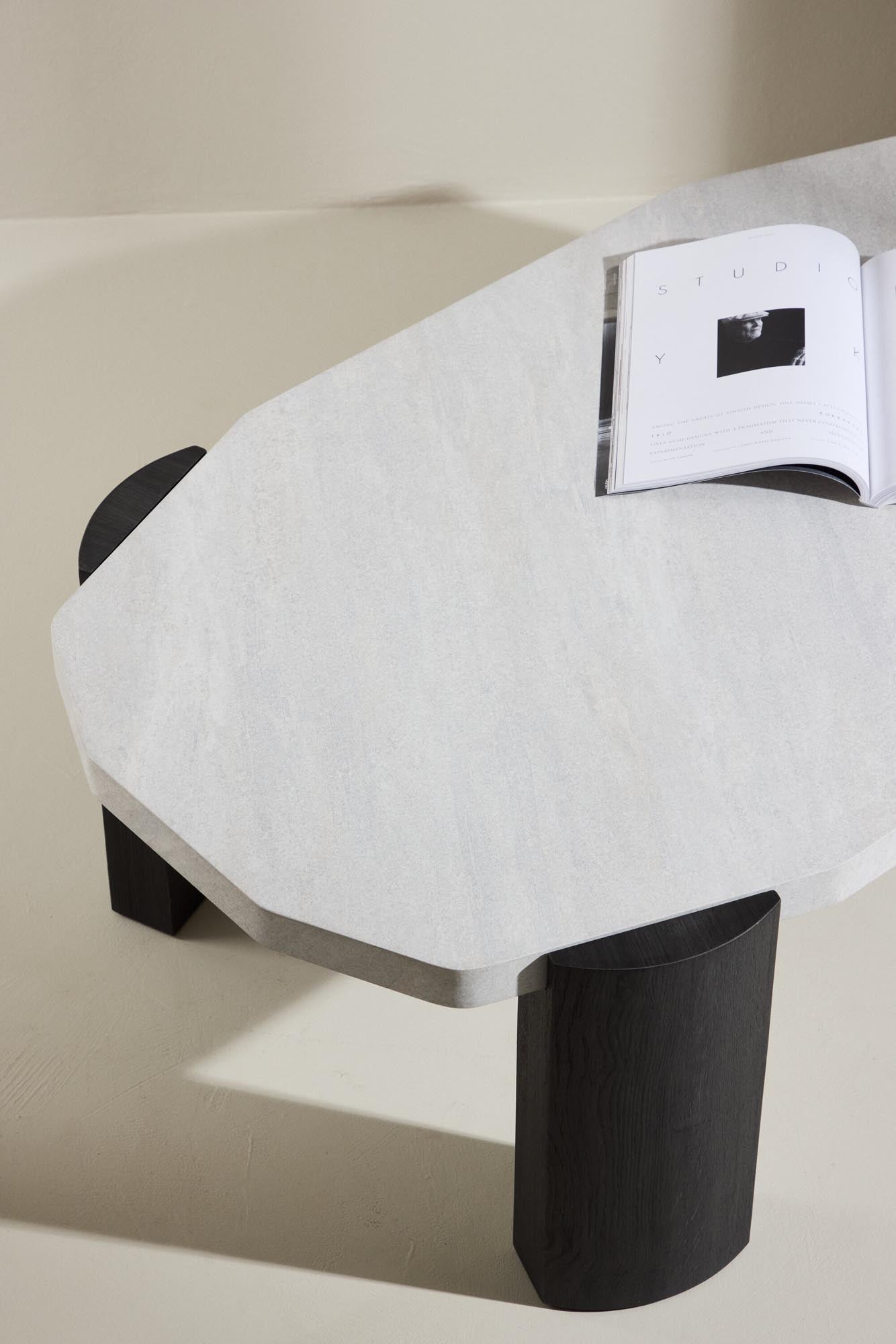 Moderner Sofatisch Kres von Venture Home, 125x70.5 cm, stilvolles Design, ideal für Wohnzimmer, hochwertige Materialien.