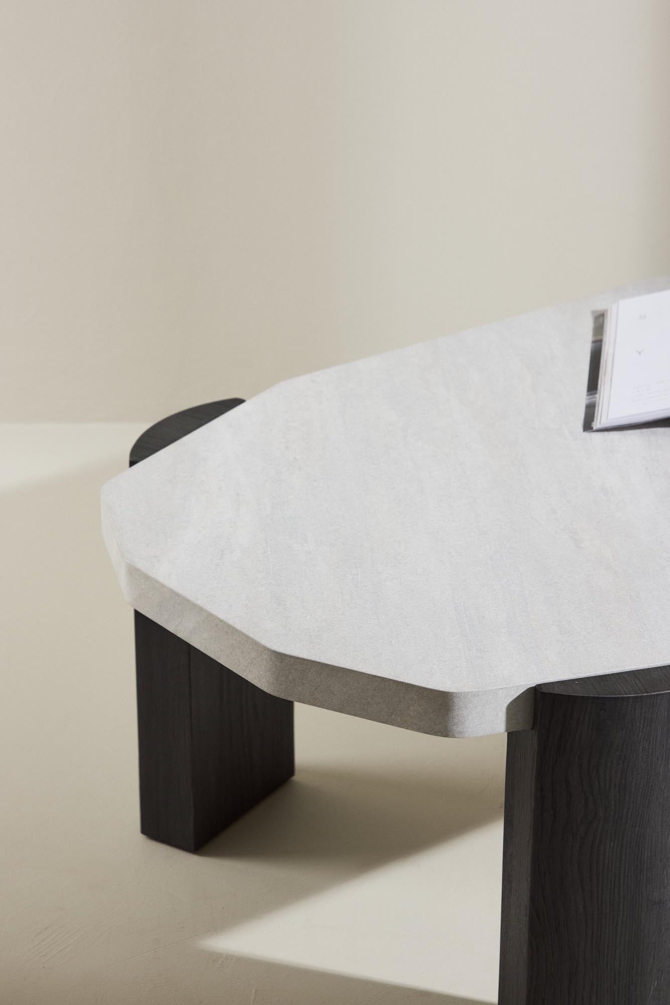 Eleganter Sofatisch Kres von Venture Home, 125x70.5 cm, modernes Design, perfekt für Wohnzimmer, aus hochwertigen Materialien gefertigt.