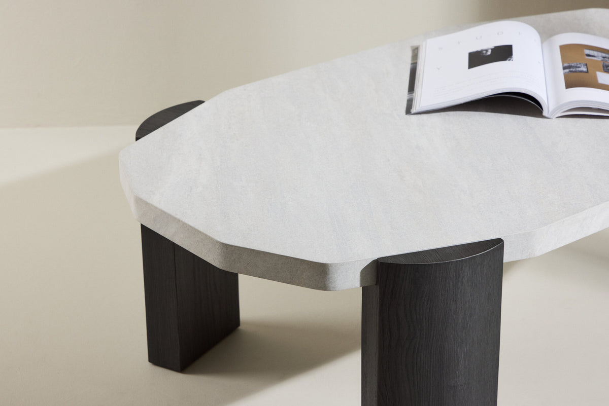 Kres Sofatisch 125x70.5 in Beige präsentiert im Onlineshop von KAQTU Design AG. Beistelltisch ist von Venture Home