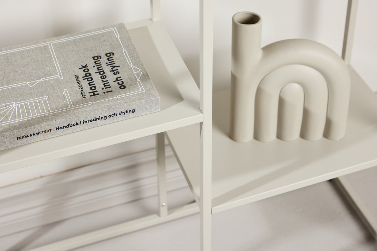 Staal Regal in Beige präsentiert im Onlineshop von KAQTU Design AG. Standregal ist von Venture Home