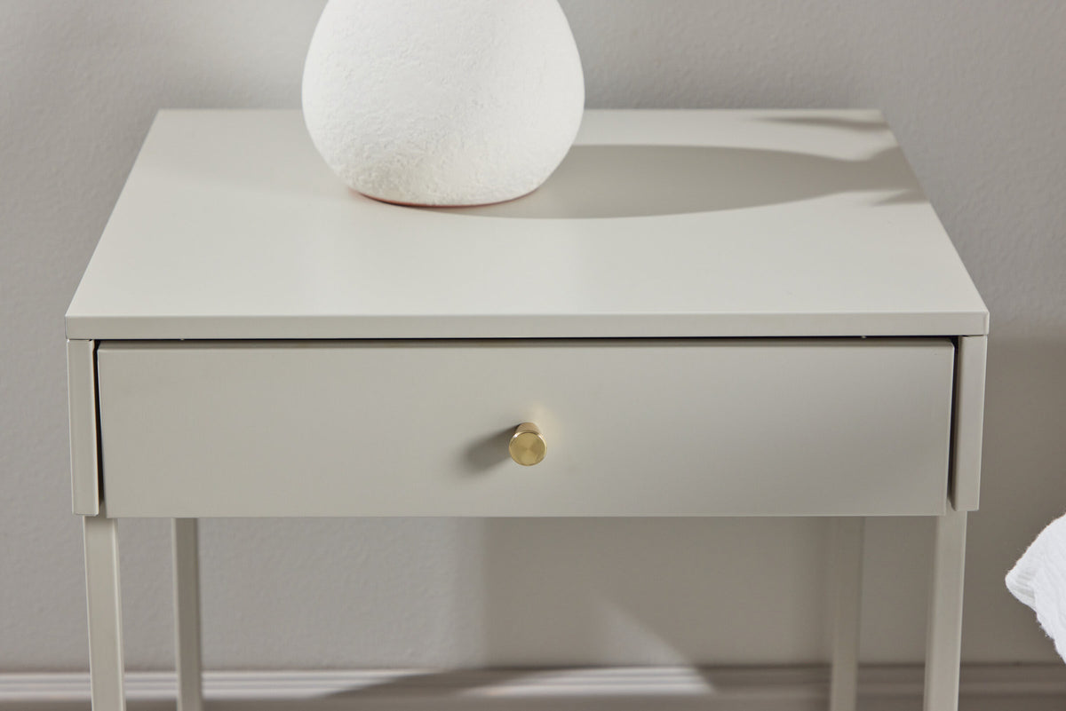 Bakal Nachttisch in Beige präsentiert im Onlineshop von KAQTU Design AG. Nachttisch ist von Venture Home