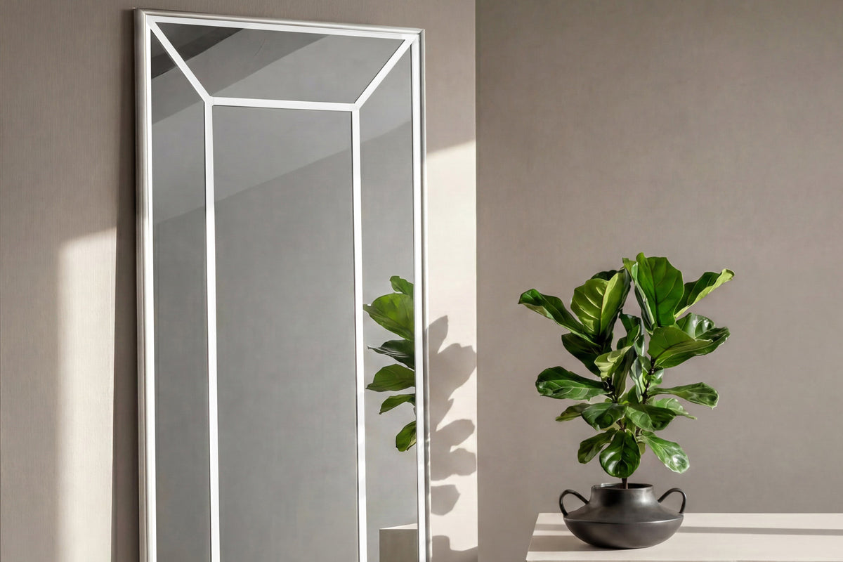 Lojf Grosser Spiegel in Klar präsentiert im Onlineshop von KAQTU Design AG. Spiegel ist von Venture Home