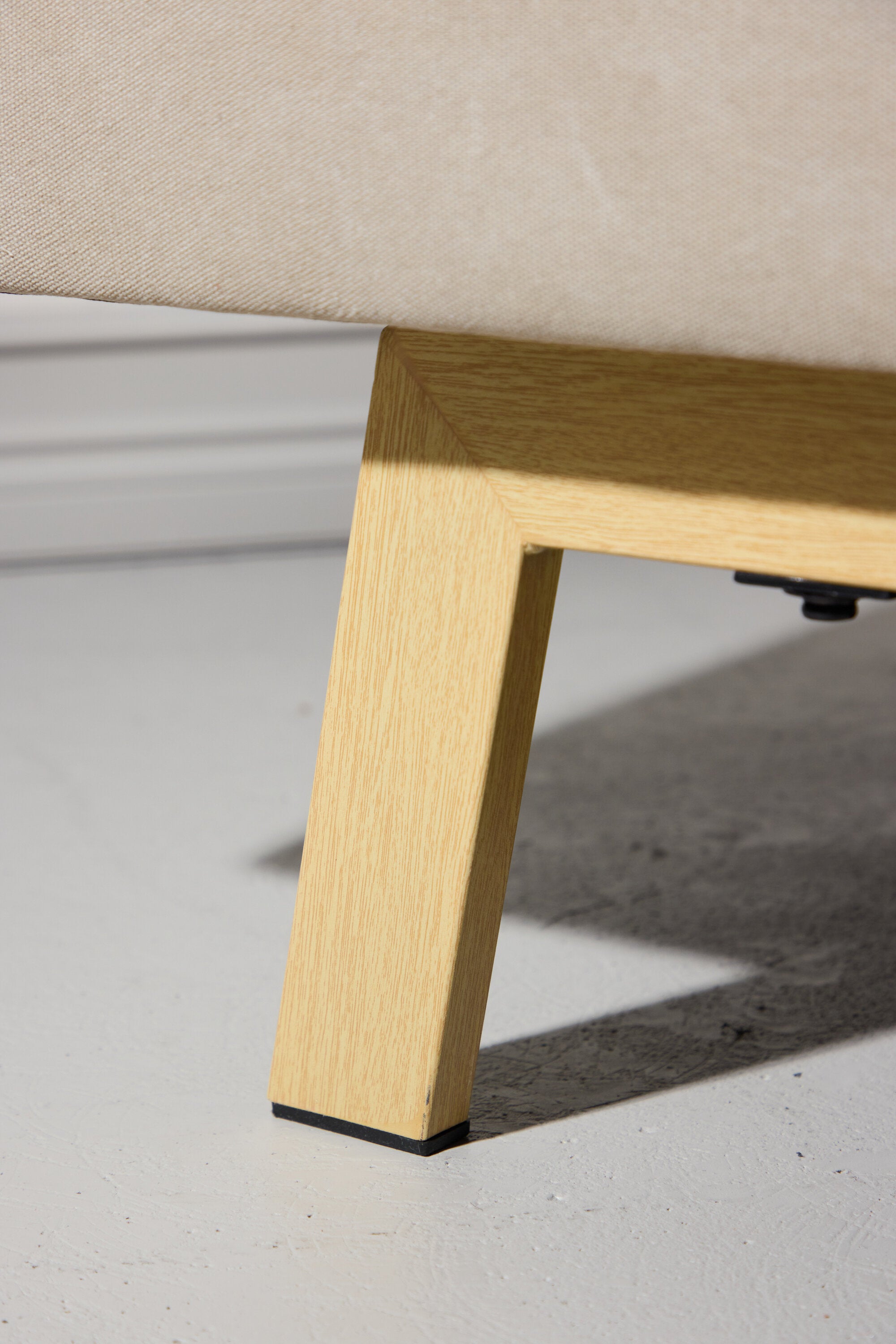 Bodil Folding Bed in Beige präsentiert im Onlineshop von KAQTU Design AG. Bettsofa ist von Venture Home