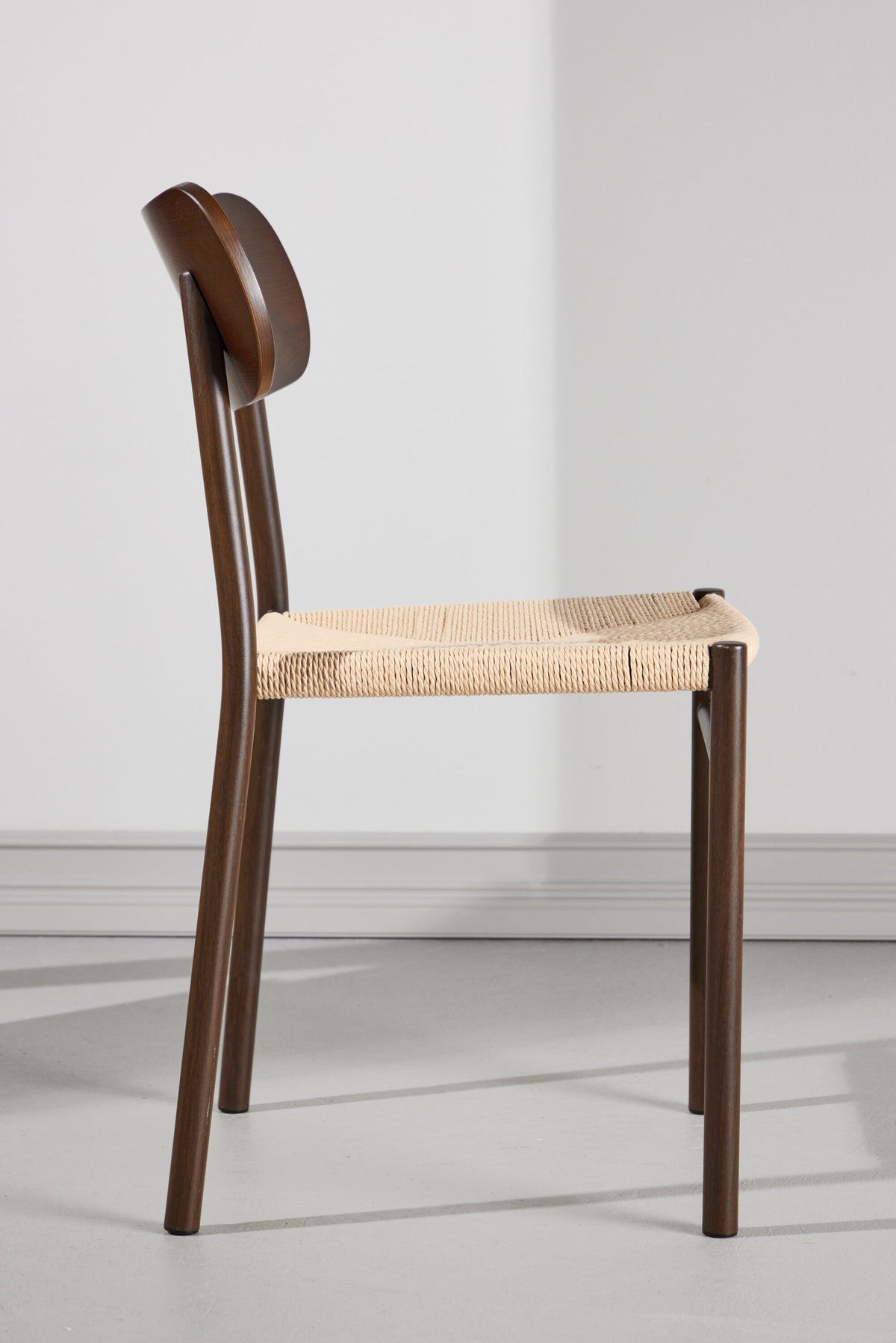 Polly Esszimmerstuhl in Mokka präsentiert im Onlineshop von KAQTU Design AG. Stuhl ist von Venture Home