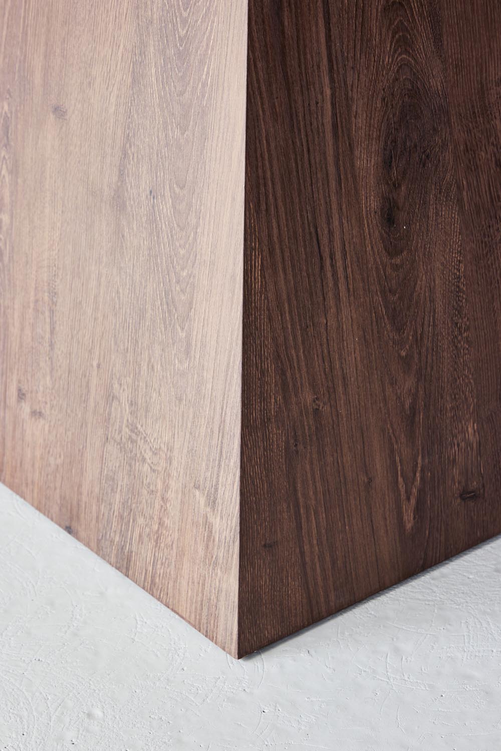 Cael Esstisch in Hellgrau präsentiert im Onlineshop von KAQTU Design AG. Esstisch ist von Venture Home