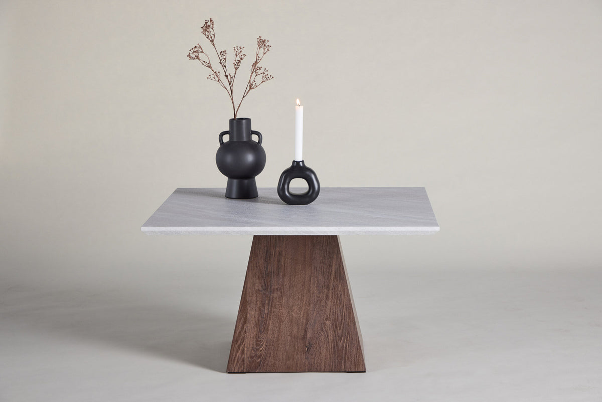 Cael Sofatisch in Hellgrau präsentiert im Onlineshop von KAQTU Design AG. Beistelltisch ist von Venture Home