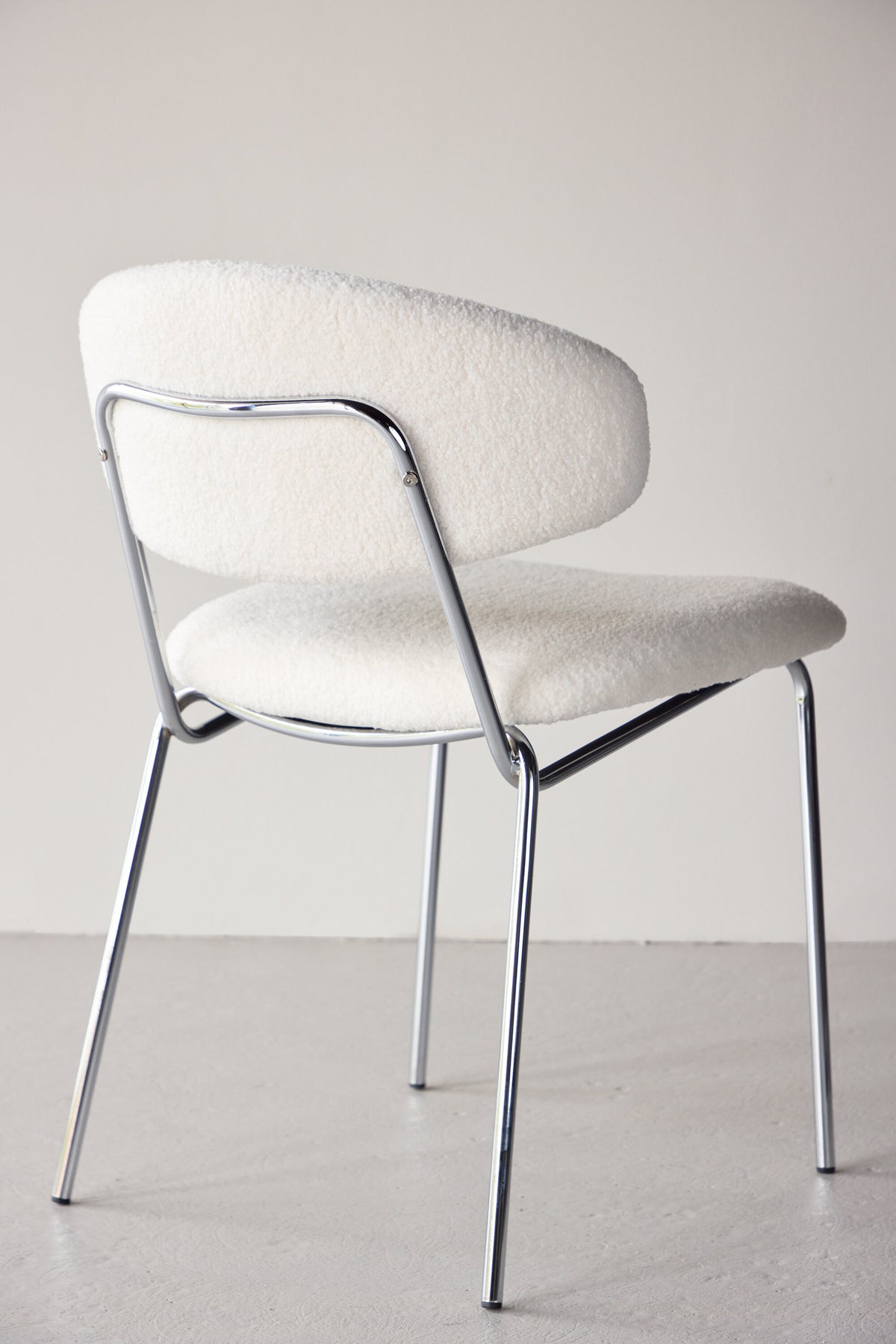Chico Esszimmerstuhl in Weiß präsentiert im Onlineshop von KAQTU Design AG. Stuhl ist von Venture Home
