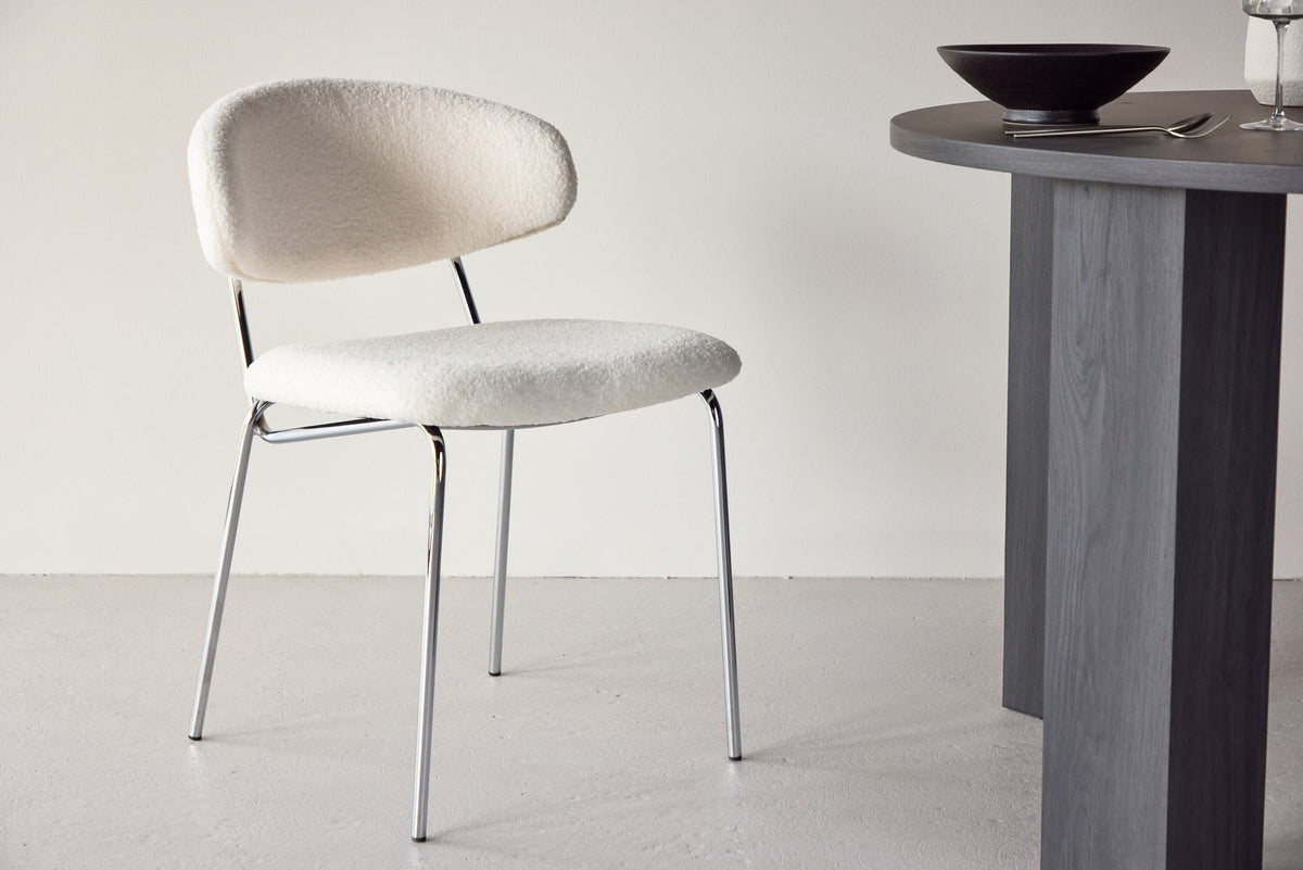 Chico Esszimmerstuhl in Weiß präsentiert im Onlineshop von KAQTU Design AG. Stuhl ist von Venture Home