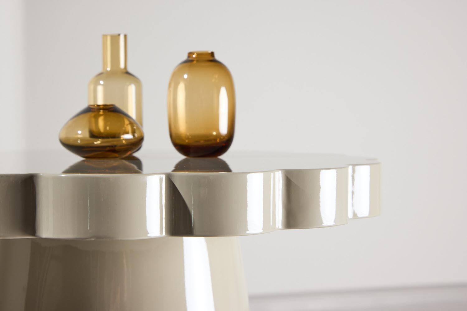 Krull Sofatisch in Beige präsentiert im Onlineshop von KAQTU Design AG. Beistelltisch ist von Venture Home