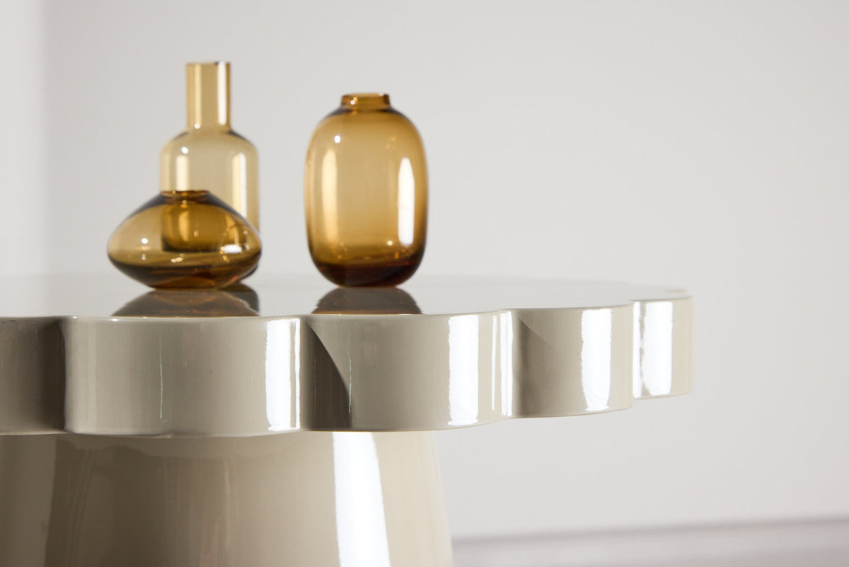 Krull Sofatisch in Beige präsentiert im Onlineshop von KAQTU Design AG. Beistelltisch ist von Venture Home