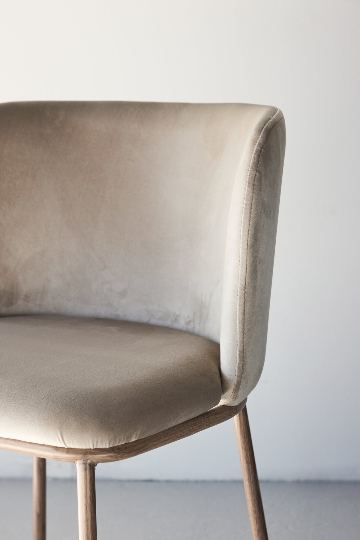 Edina Esszimmerstuhl in Beige präsentiert im Onlineshop von KAQTU Design AG. Stuhl ist von Venture Home