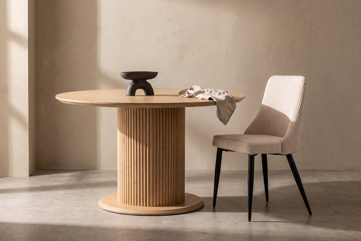 Reko Round Esstisch in Natur präsentiert im Onlineshop von KAQTU Design AG. Esstisch ist von Venture Home
