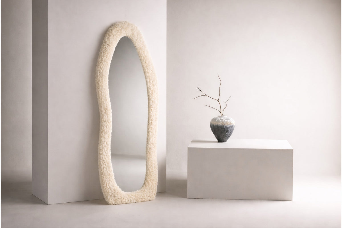 Mirza Large Mirror in Beige präsentiert im Onlineshop von KAQTU Design AG. Spiegel ist von Venture Home
