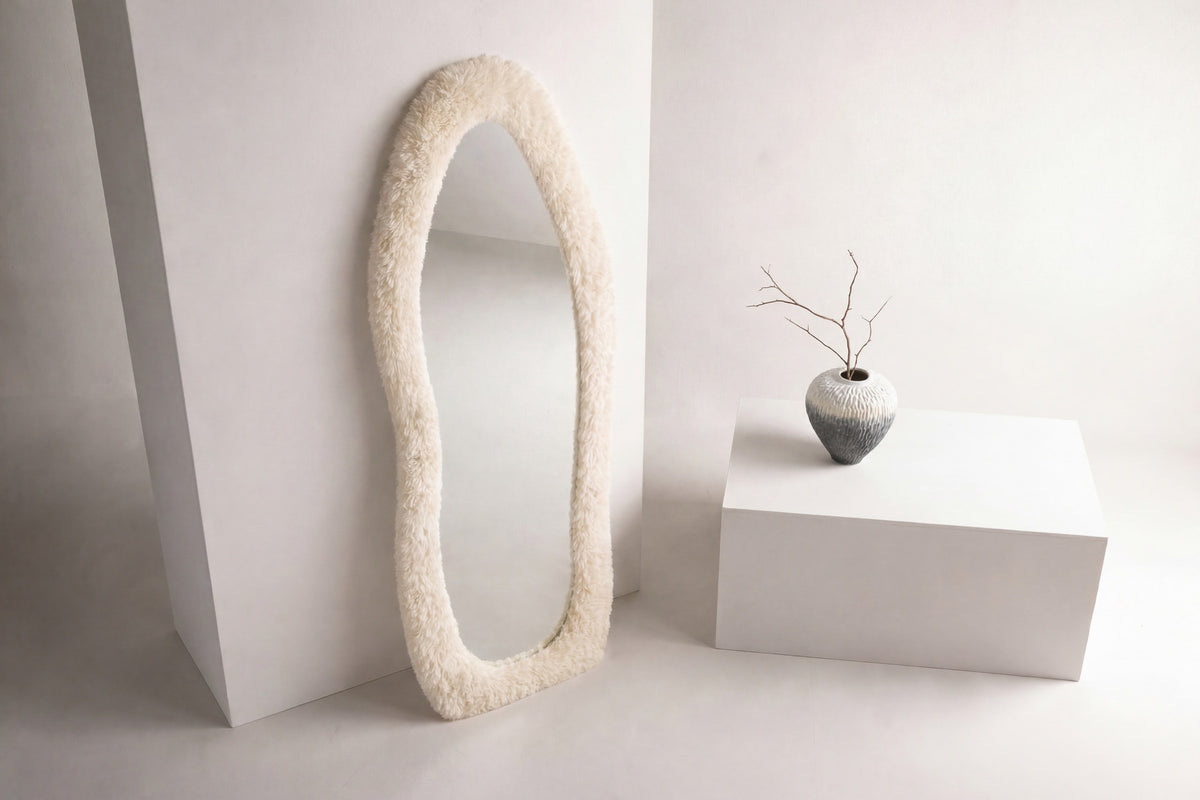 Mirza Large Mirror in Beige präsentiert im Onlineshop von KAQTU Design AG. Spiegel ist von Venture Home