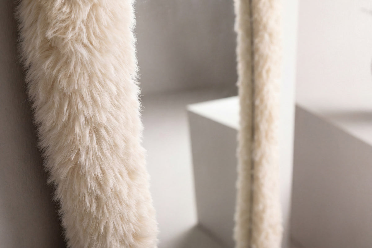 Mirza Large Mirror in Beige präsentiert im Onlineshop von KAQTU Design AG. Spiegel ist von Venture Home