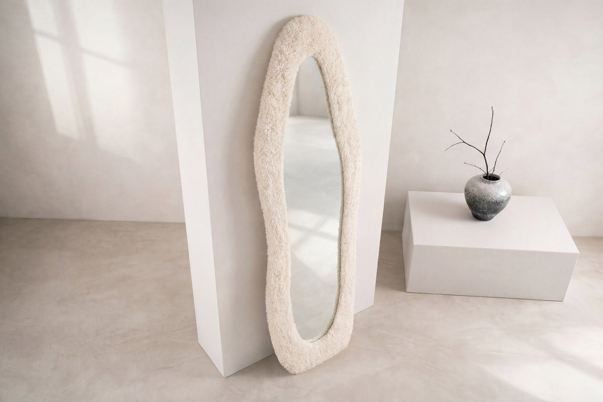 Mirza Large Mirror in Beige präsentiert im Onlineshop von KAQTU Design AG. Spiegel ist von Venture Home