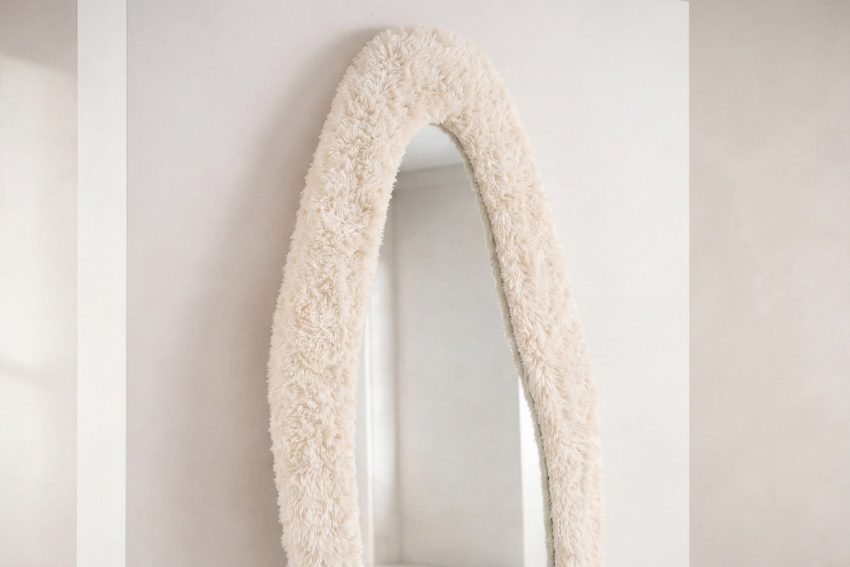 Mirza Large Mirror in Beige präsentiert im Onlineshop von KAQTU Design AG. Spiegel ist von Venture Home