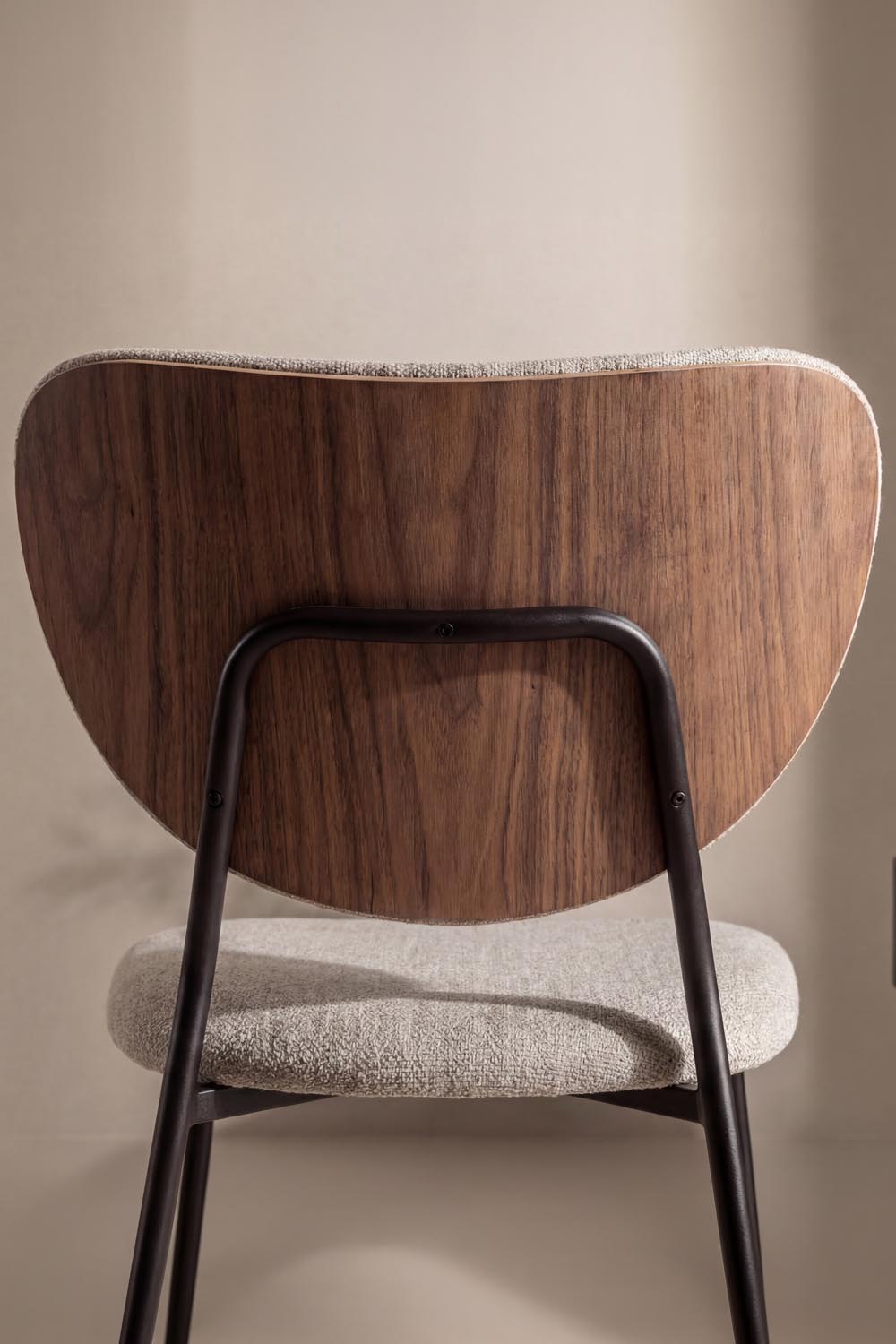 Butterfly Esszimmerstuhl in Beige präsentiert im Onlineshop von KAQTU Design AG. Gartenstuhl mit Armlehnen ist von Venture Home