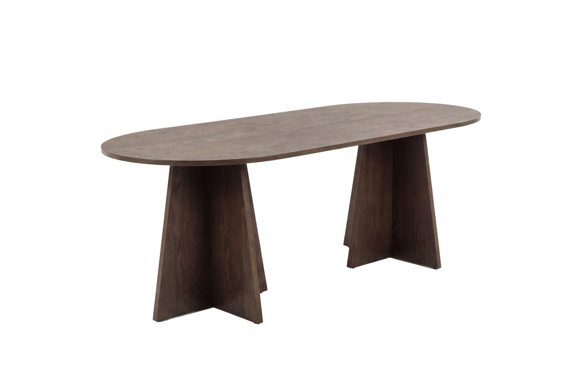 Ovaler Esstisch Bootcut in Mokka-Farbton mit MDF-Tischplatte und furnierten Beinen, Grösse 200x100 cm, Platz für sechs Personen.