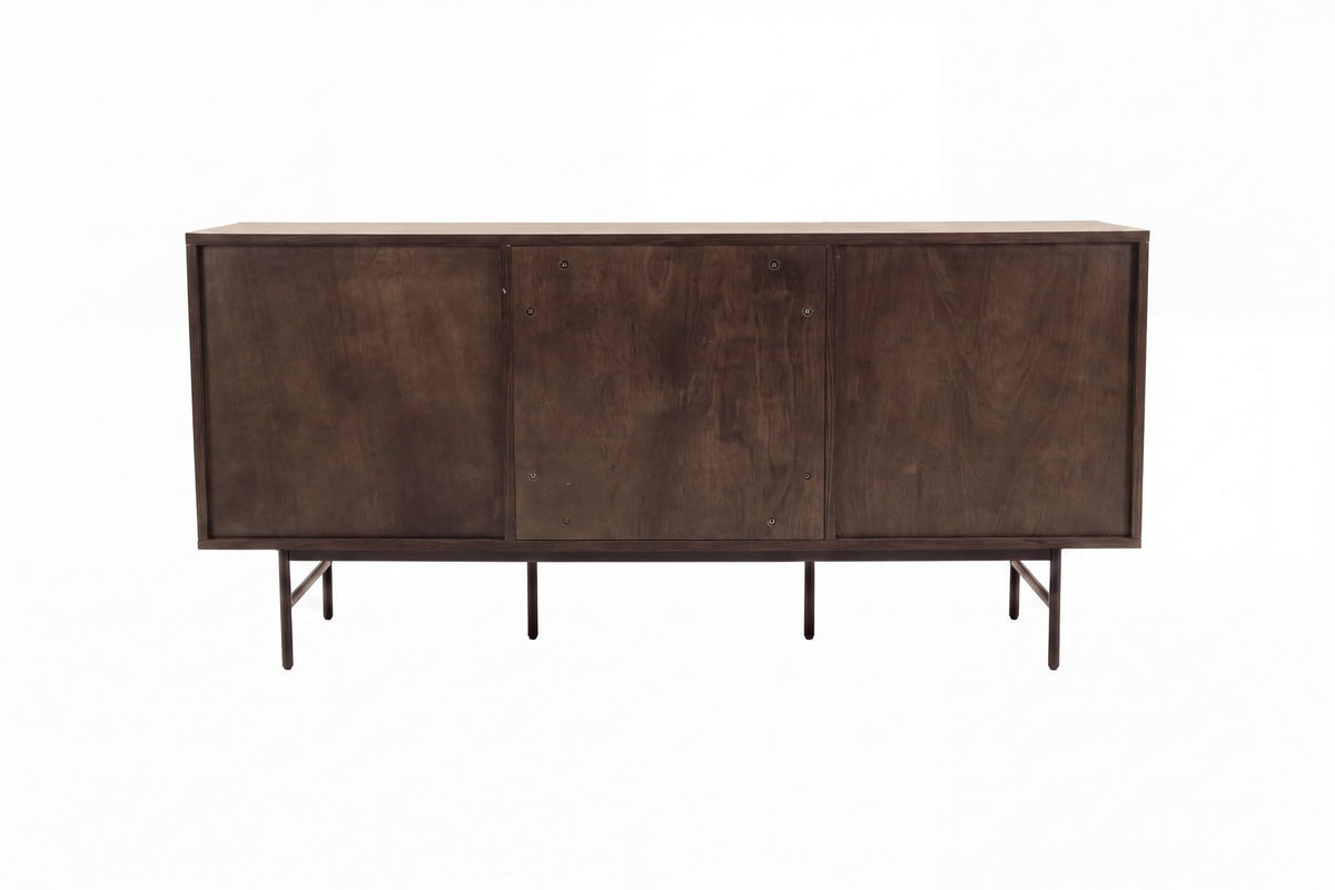 Sideboard Björkön in Mokka mit schwarzen Stahlbeinen, drei Türen und Soft-Close-Scharnieren, Platten aus MDF mit Furnier, pulverbeschichtete Oberfläche.
