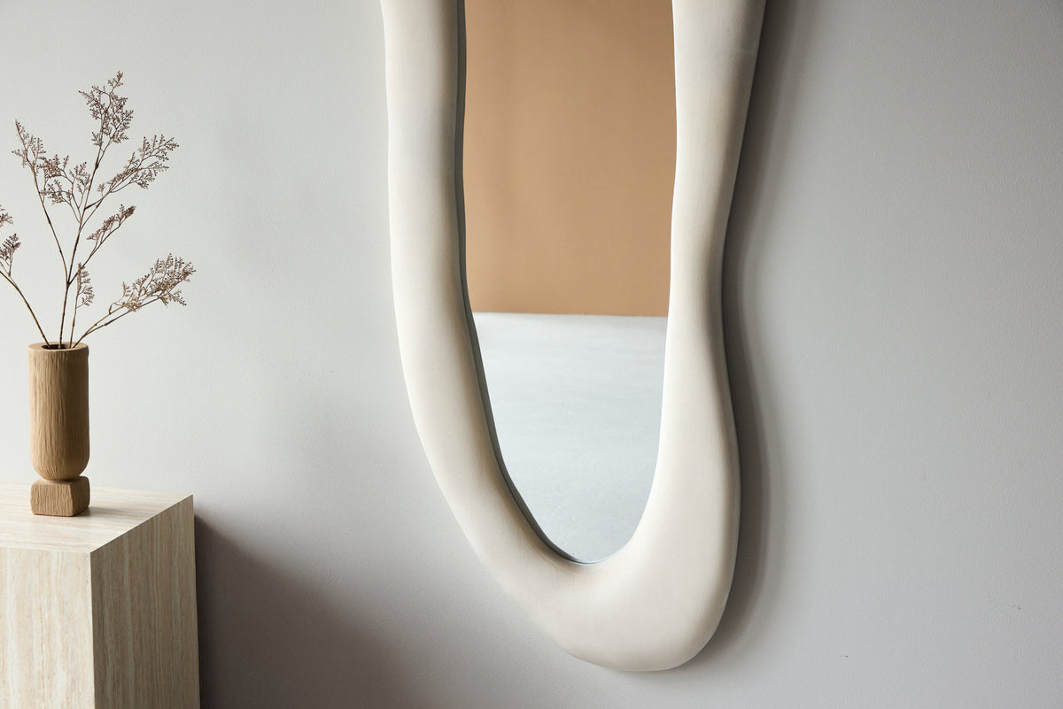Louiseville Spiegel in Beige präsentiert im Onlineshop von KAQTU Design AG. Standspiegel ist von Venture Home