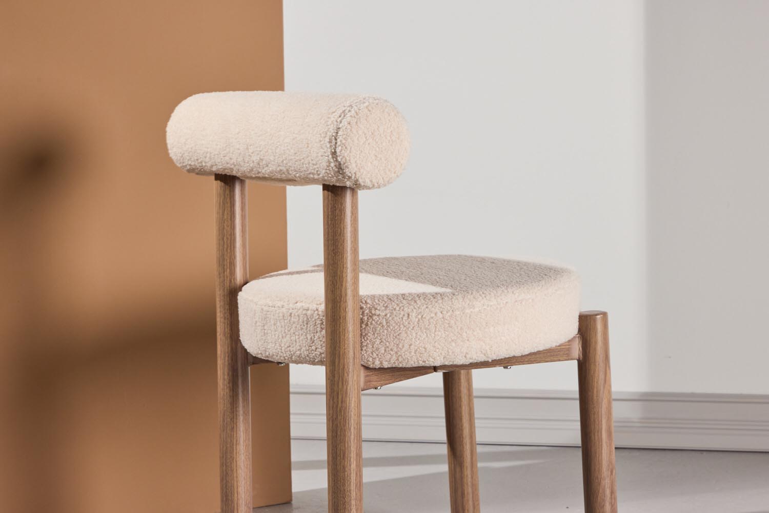 Tillo Esszimmerstuhl in Weiss präsentiert im Onlineshop von KAQTU Design AG. Stuhl ist von Venture Home