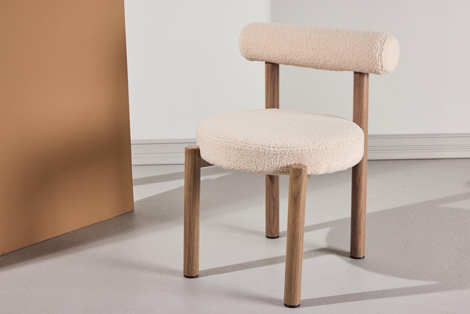 Tillo Esszimmerstuhl in Weiss präsentiert im Onlineshop von KAQTU Design AG. Stuhl ist von Venture Home