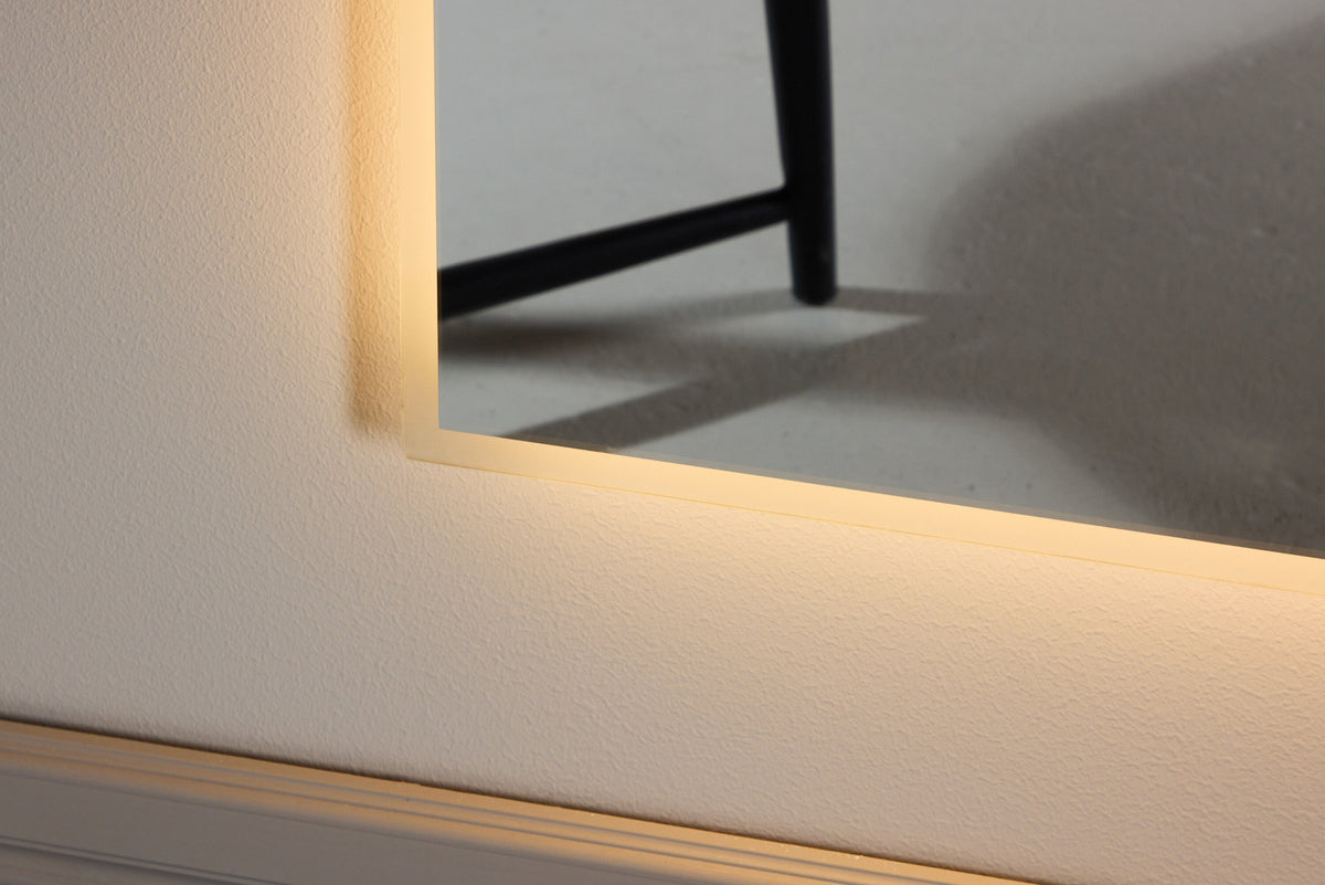 Skeppsvik Spiegel in Silber präsentiert im Onlineshop von KAQTU Design AG. Spiegel ist von Vind