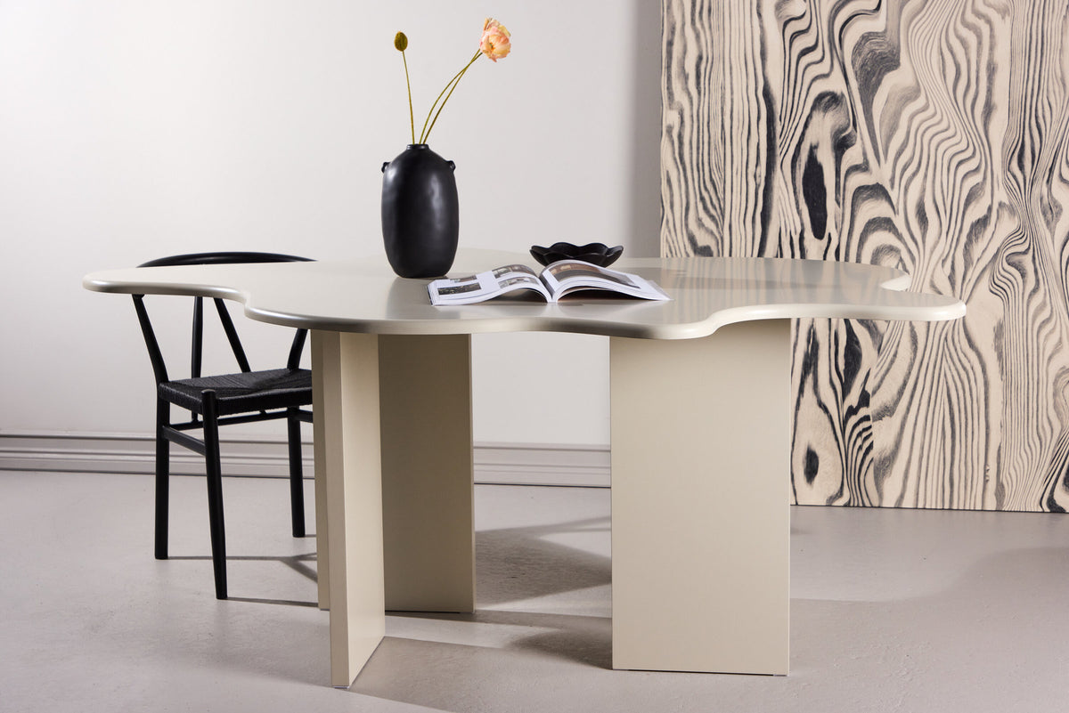 Flower Oval Esstisch in Beige präsentiert im Onlineshop von KAQTU Design AG. Esstisch ist von Vind