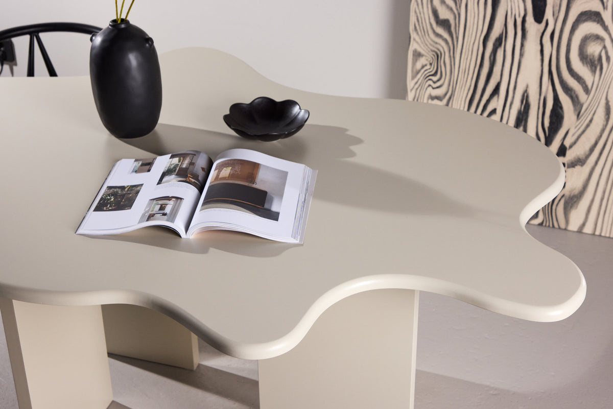Flower Oval Esstisch in Beige präsentiert im Onlineshop von KAQTU Design AG. Esstisch ist von Vind
