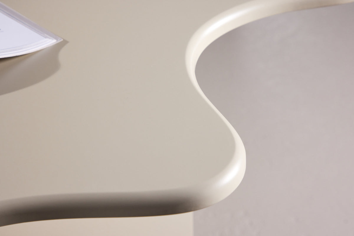Flower Oval Esstisch in Beige präsentiert im Onlineshop von KAQTU Design AG. Esstisch ist von Vind