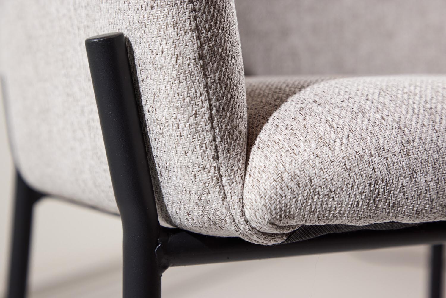 Vätö Esszimmerstuhl in Beige präsentiert im Onlineshop von KAQTU Design AG. Stuhl ist von Vind