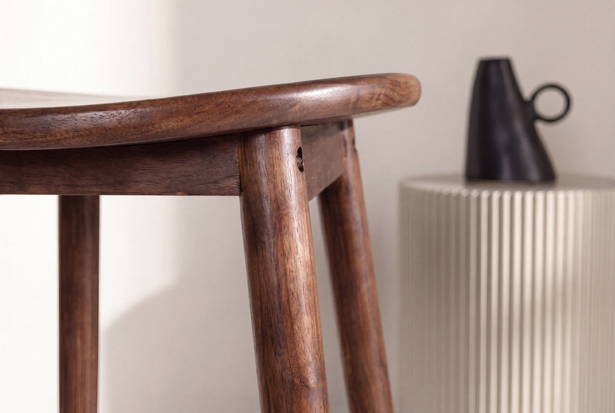 Orust Barhocker in Mokka präsentiert im Onlineshop von KAQTU Design AG. Barstuhl ist von Vind