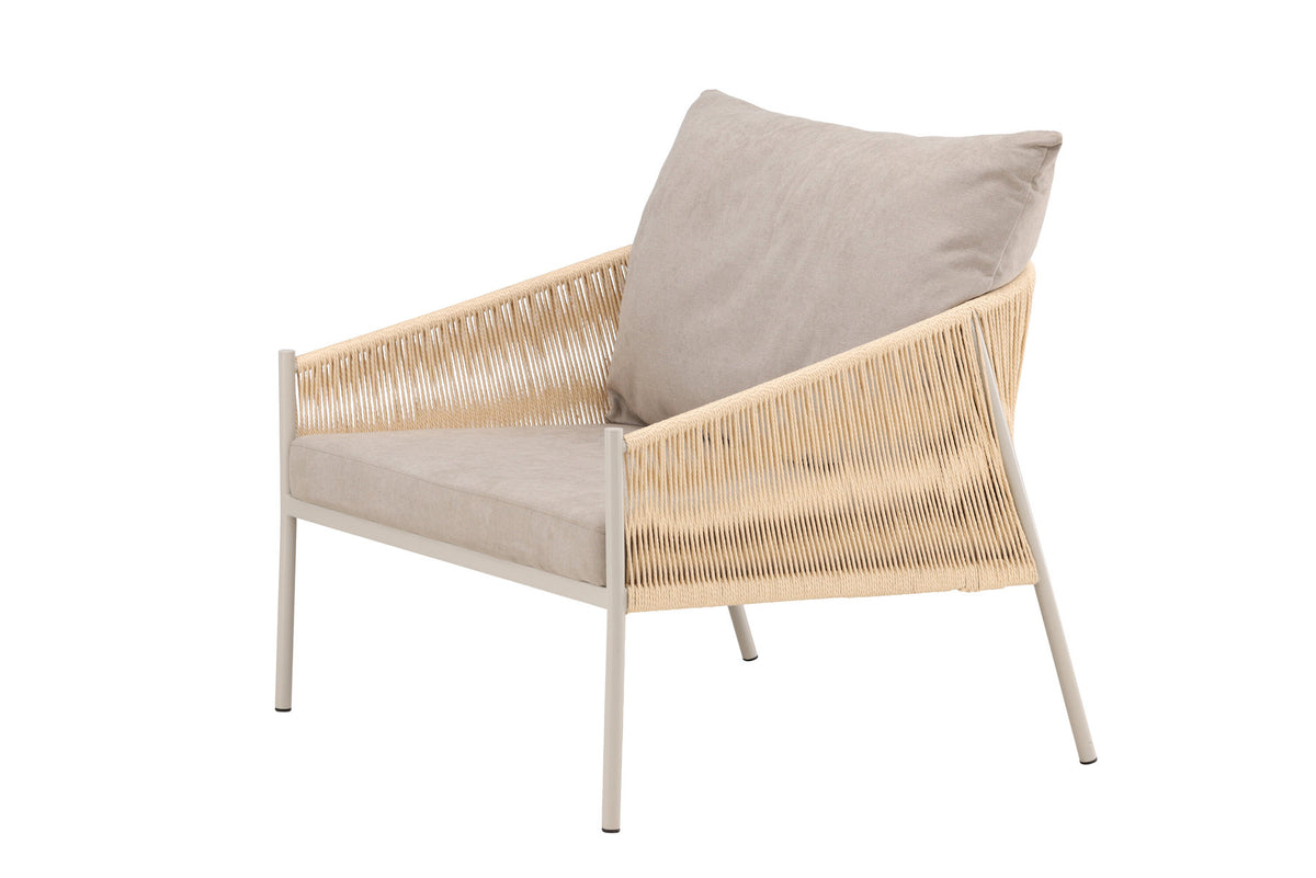 Louie Sessel in Beige präsentiert im Onlineshop von KAQTU Design AG. Sessel mit Armlehnen ist von Vind